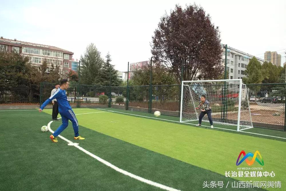 河北省衡水市景县足球场新店开业,全国唯一一座三面环海足球场