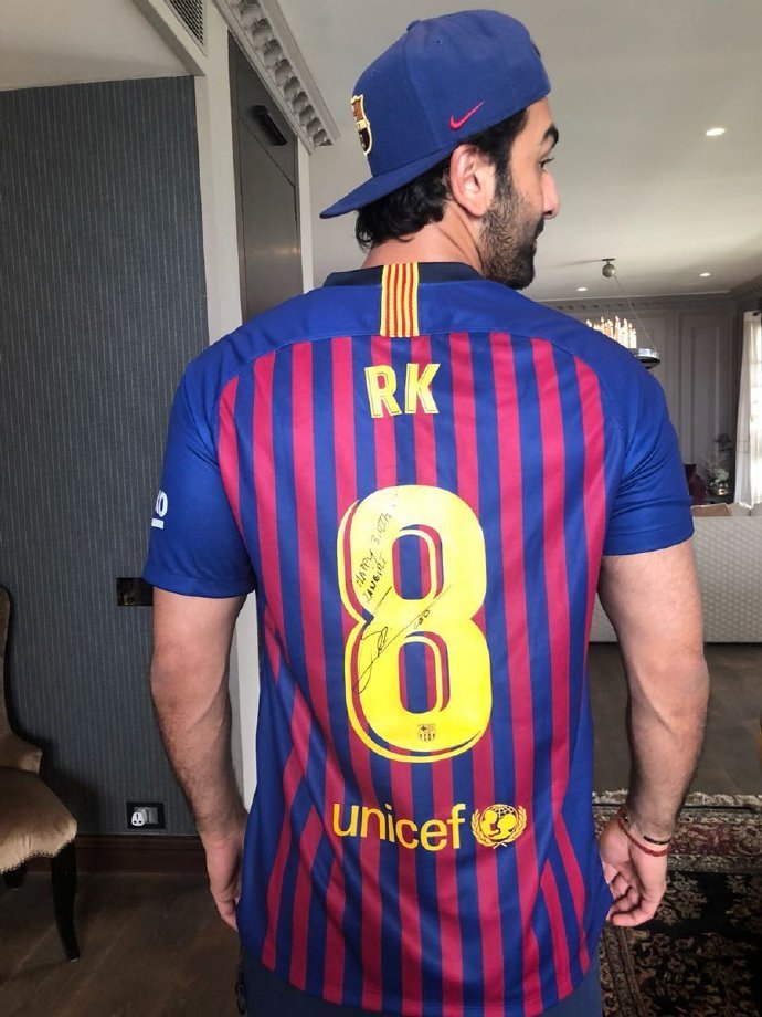 巴萨史上最强队徽,巴萨趣事