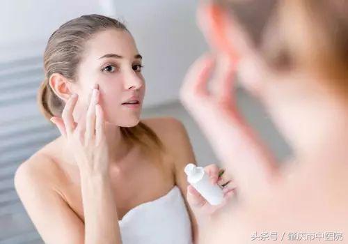 「答疑」为什么过了青春期还会长“青春痘”？