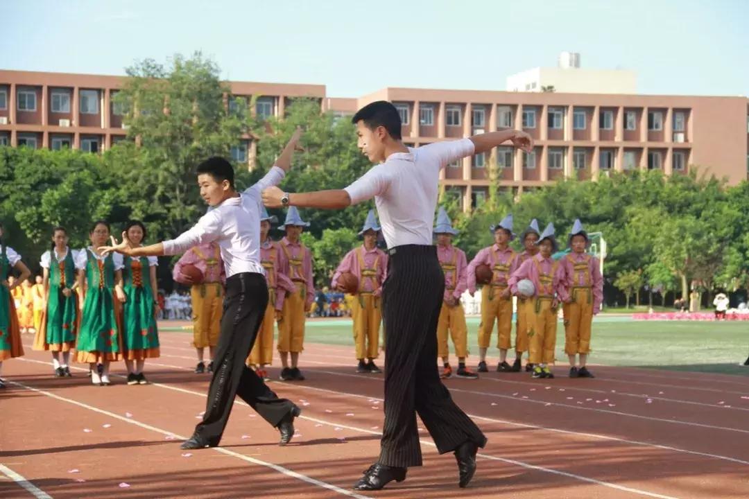 巧绘世界缩影，畅舞运动激情，科中第十届体育文化节盛大开幕