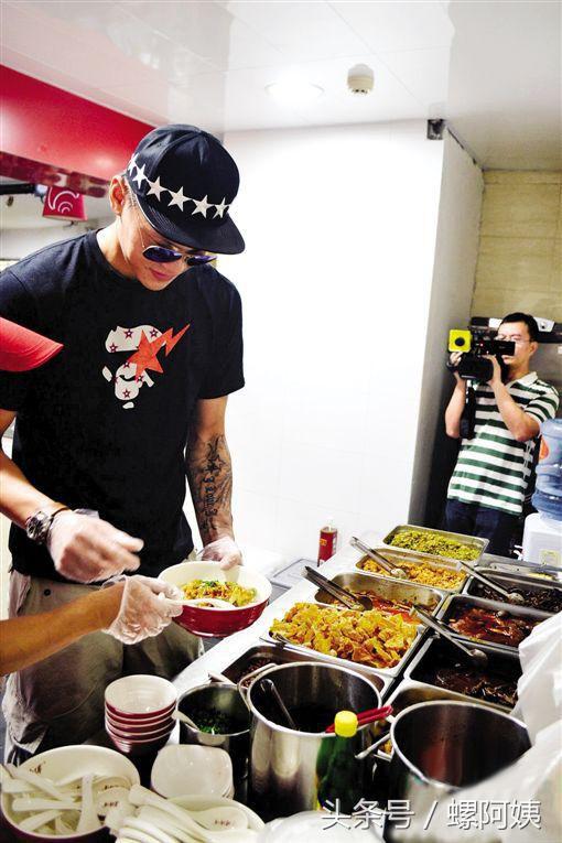 还记得第一次吃螺蛳粉的时候吗,你还记不记得那天吃螺蛳粉的时候