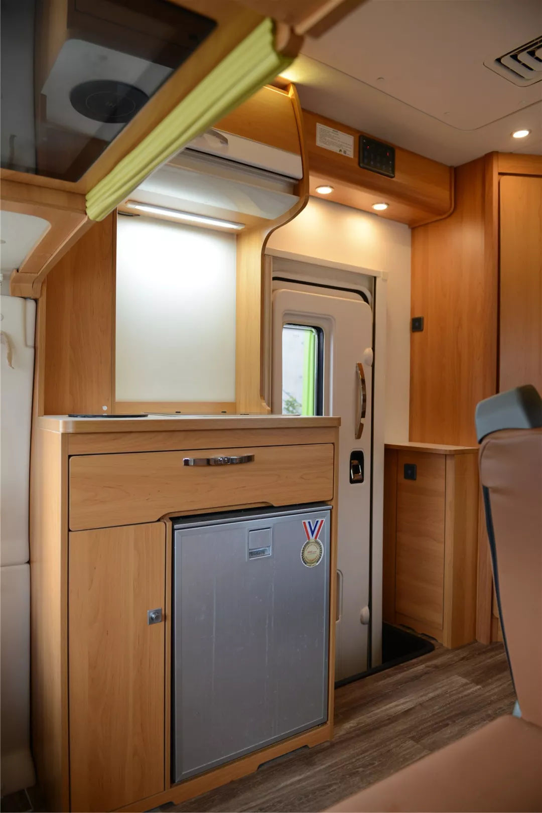 皮卡房车出租一个月多少钱 (房车出租价格多少钱一天)