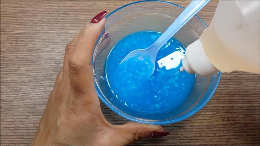 无硼砂不粘手史莱姆教程,用护手霜如何做史莱姆不用牙膏
