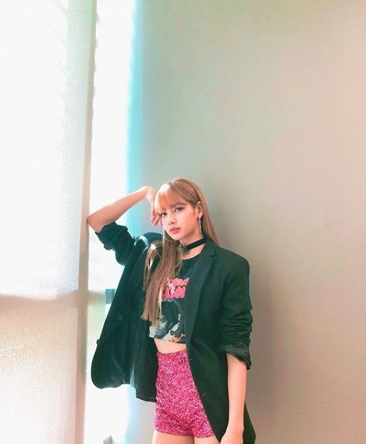 lisa穿搭韩国,lisa最出圈的十大穿搭