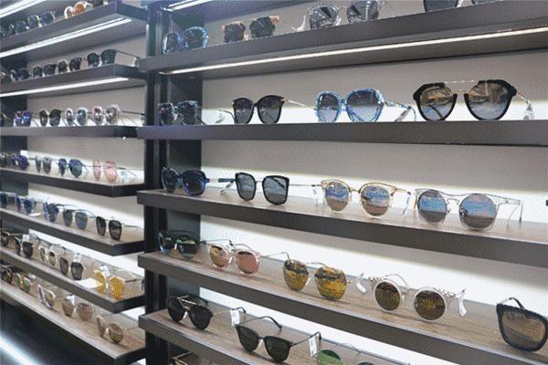 「丽江福利」价值400元的近*眼镜视**免费送！暴龙太阳镜338带走！国庆这家店搞事情！