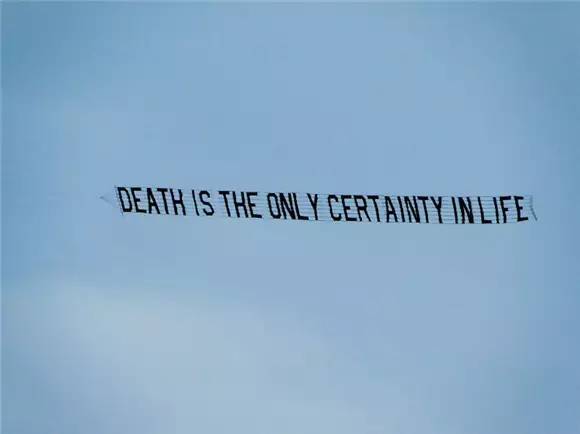 到底发生了什么？他把12个前女友都做成了高跟鞋？到底是真的假的