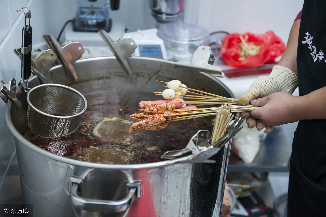 麻辣烫配方制作流程,麻辣烫技术配方商用清汤
