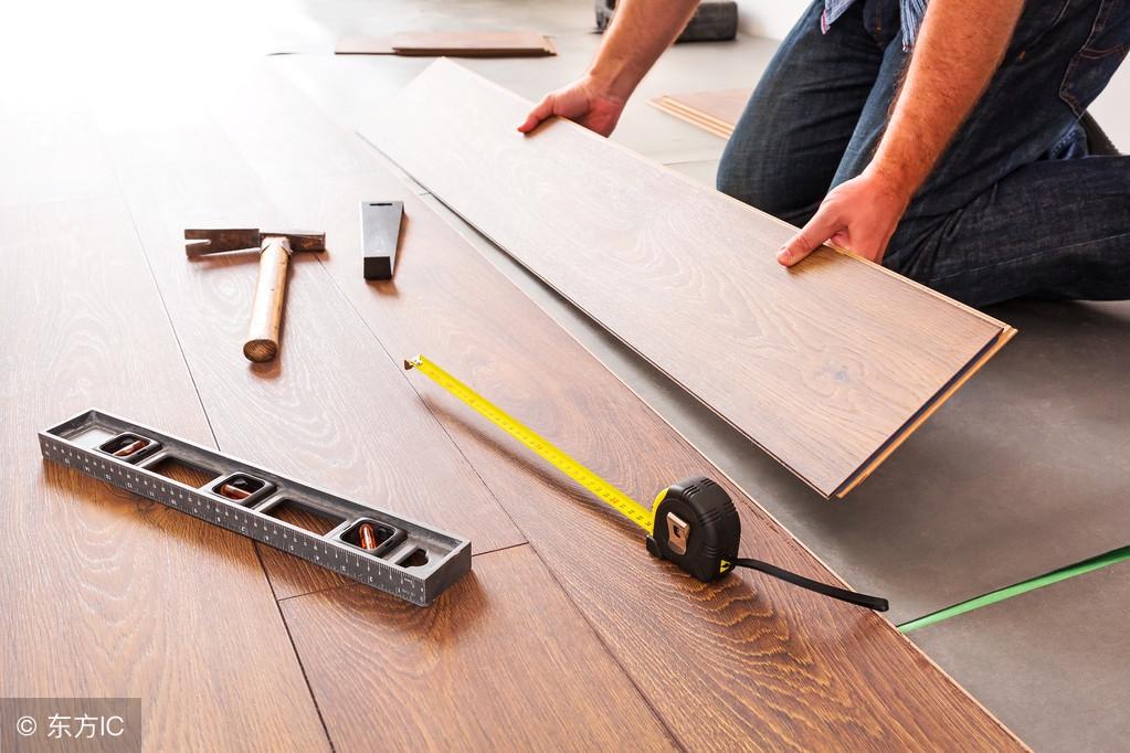 家里的木地板总是翘起，该怎么办？我来教你！