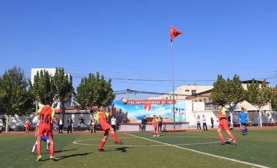 足球旋转，爱国情深—东平县第三实验小学举行“国庆”足球友谊赛