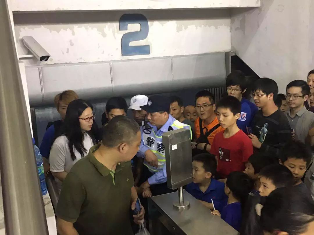 迎国庆为祖国母亲庆生,国庆我在岗用坚守致敬祖国