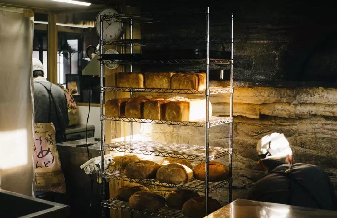 石窑面包店内实拍视频,天然酵母的石窑面包店