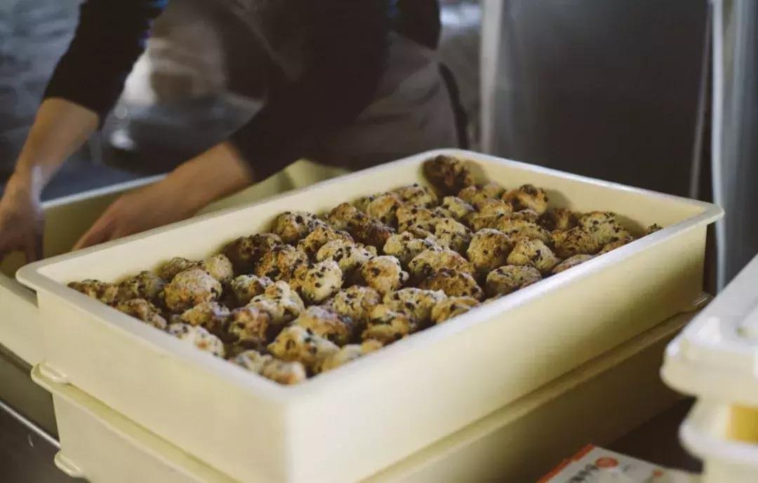 石窑面包店内实拍视频,天然酵母的石窑面包店