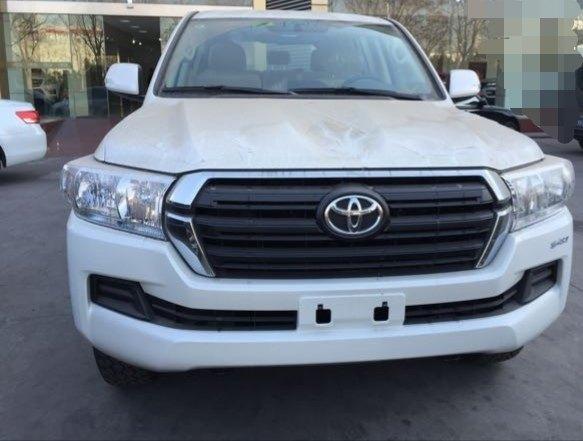 小伙花20万买老丰田,2020年兰德酷路泽五座丐版