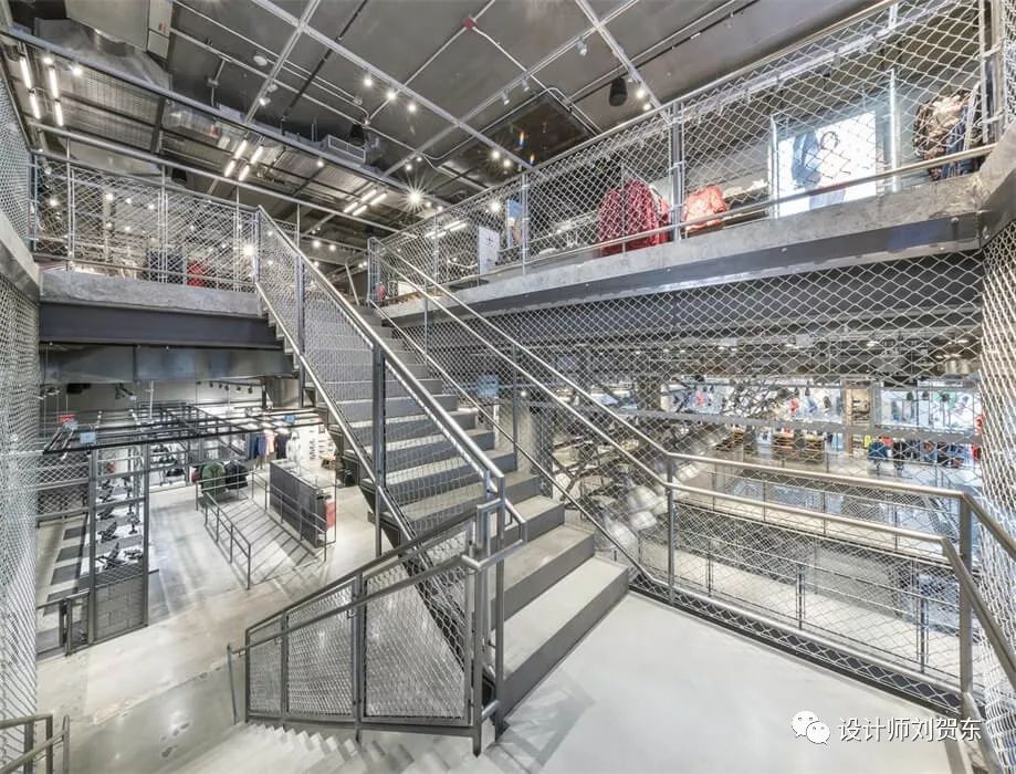 阿迪达斯曼哈顿商业广场店,阿迪达斯主题运动馆