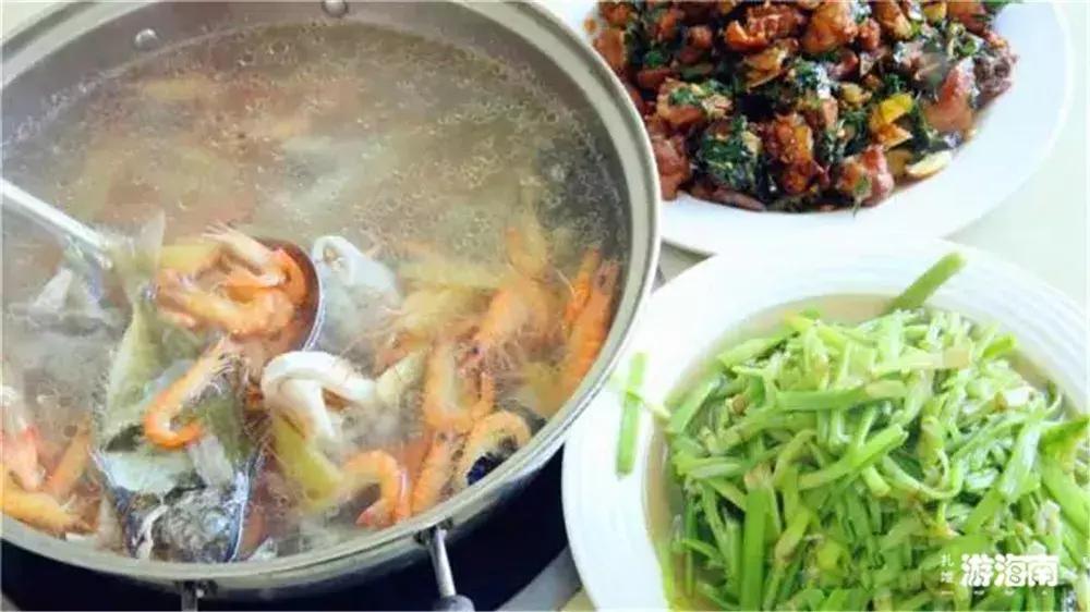 三亚火车头万人海鲜广场哪家好吃,在三亚3000元一桌的海鲜大餐