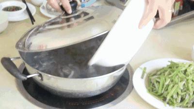 三亚火车头万人海鲜广场哪家好吃,在三亚3000元一桌的海鲜大餐