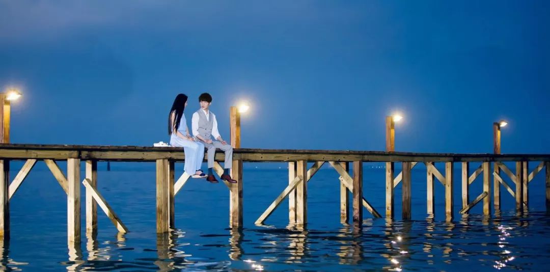 不要和喜欢读书的女生谈恋爱,和不喜欢逛街的女生约会