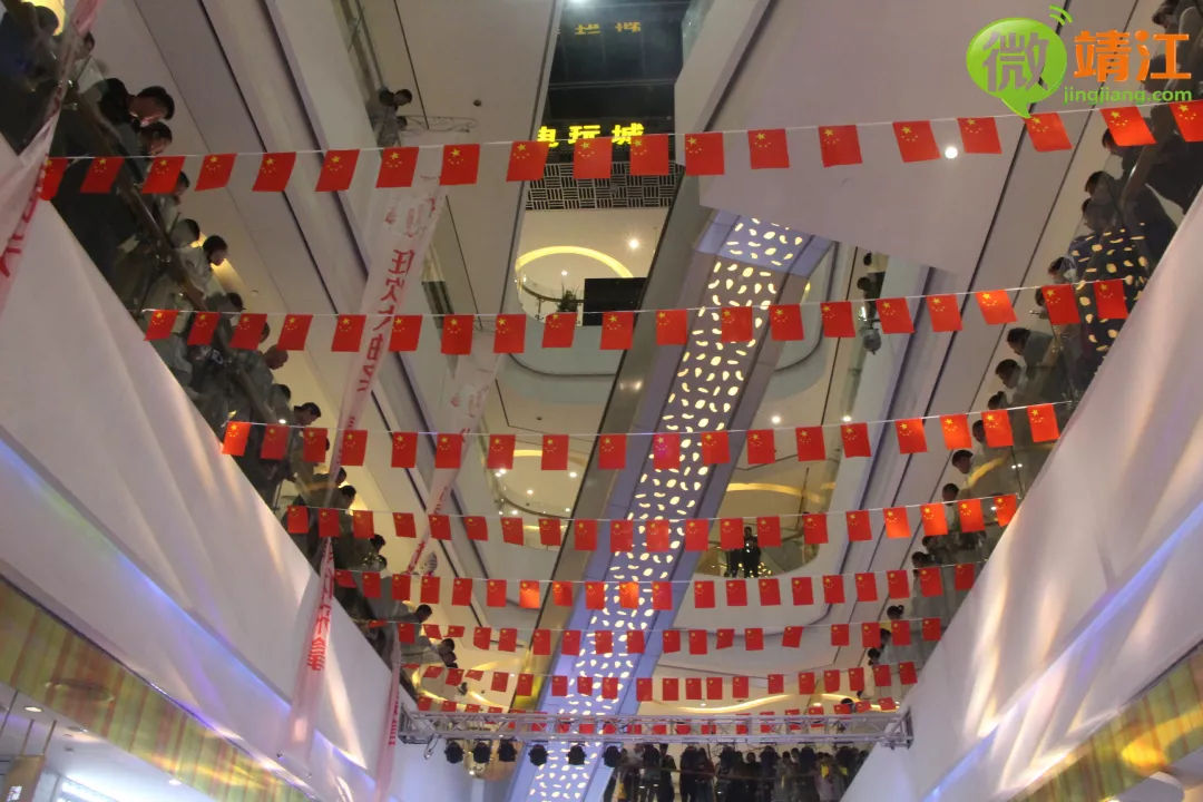 微靖江：这里发生了什么？竟引来近千名靖江人围观！还各种拍照