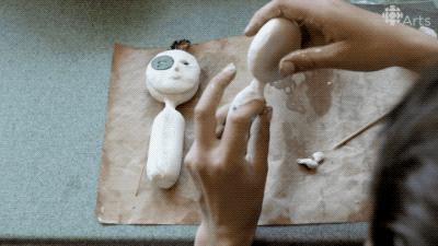 孩子用盒子建造废弃城市在家里,12岁男孩自己捡破烂