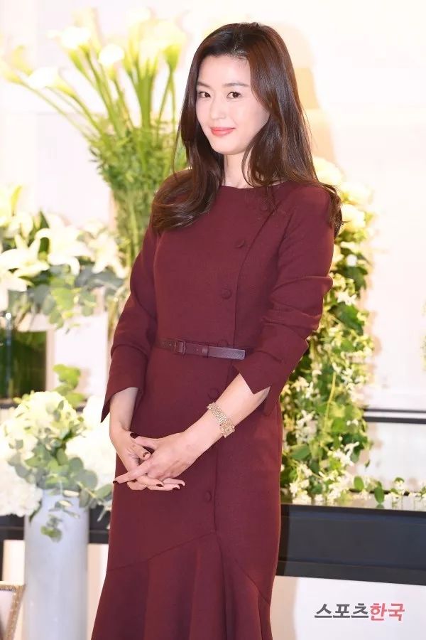 jennie绌挎惌鎺ㄨ崘,jennie闊╁浗绌挎惌