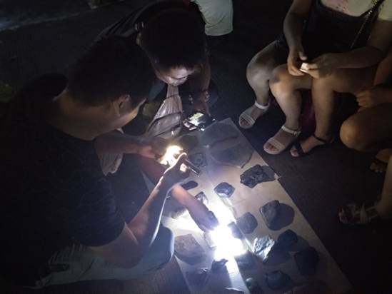 感受“一寨两国”边境奇观新浪大V小V走进瑞丽