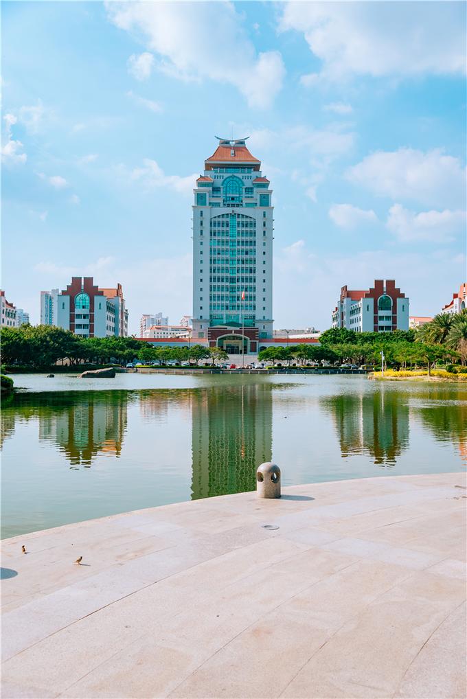 厦门大学打卡照怎么拍好看,厦门大学怎么拍照转场