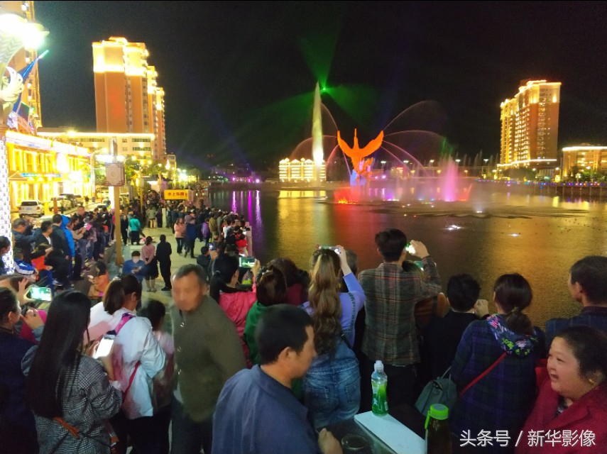 陕西凤县音乐喷泉灯光秀,凤县凤凰喷泉今晚开放不