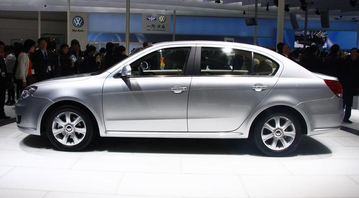 12年左右现代伊兰特,10年朗逸和伊兰特哪个性价比高