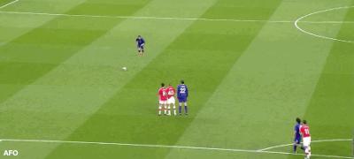 世界足坛十大重炮手,c罗卡洛斯重炮踢破球门