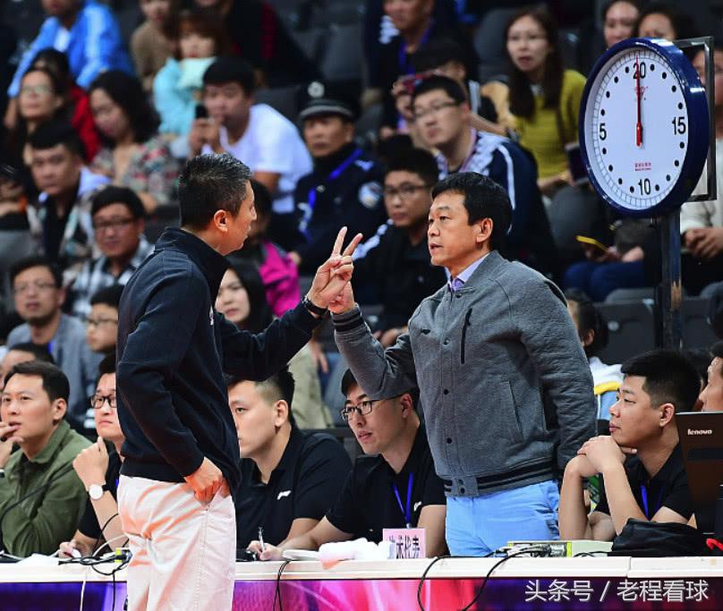 郭艾伦被肘击倒地,郭艾伦被肘击教练被罚出场