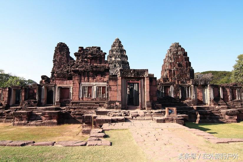 不去普罗旺斯和柬埔寨,千元飞到泰国看最美向日葵田和高棉遗址