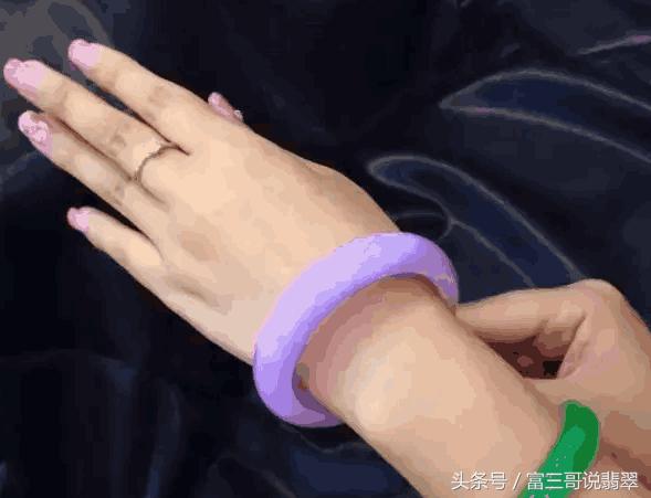 翡翠手镯圈口大点好还是小点好,翡翠手镯要买多大圈口合适