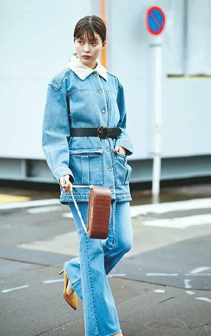 秋冬穿搭高级感外套不臃肿,黑色秋冬外套腰带搭配