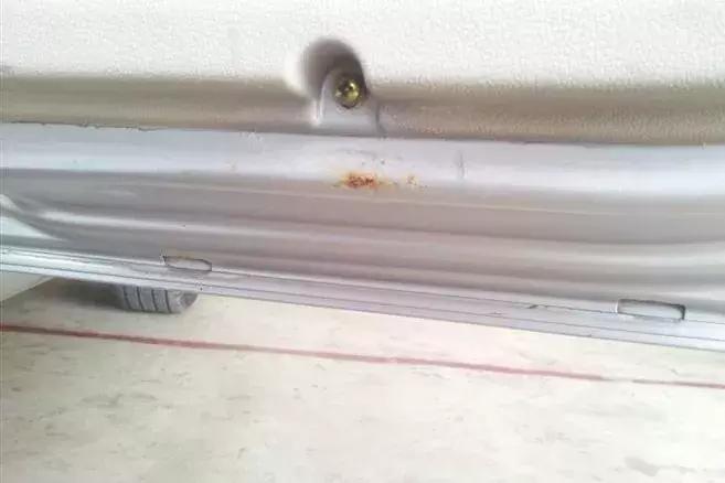 车子小刮蹭怎么处理,车漆小范围补漆