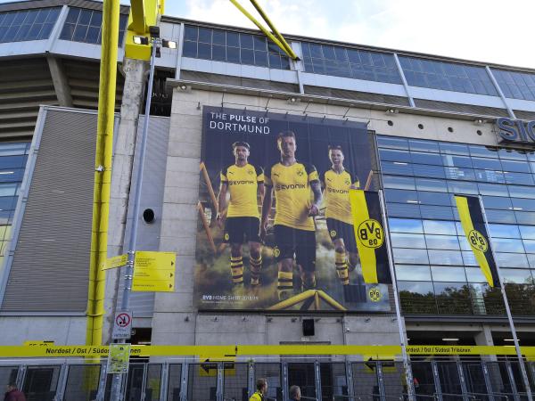 威斯特伦法球场魔鬼看台,魔鬼主场看球