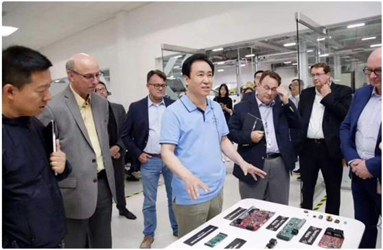 贾跃亭的那些“塑料友情”