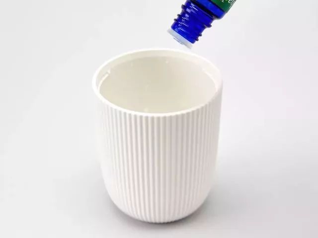 放在水杯里面的便携加湿器,可充电方便携带的加湿器