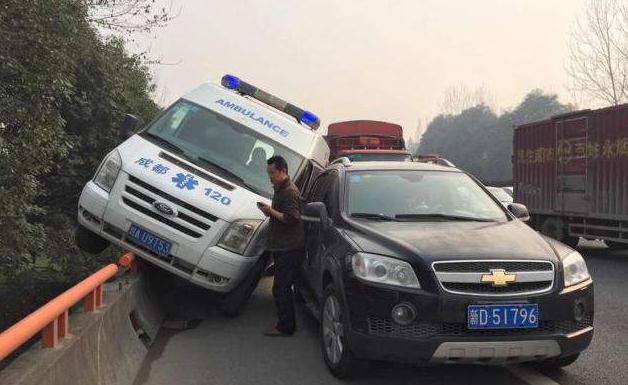 非紧急情况占用应急车道,孕妇占用应急车道