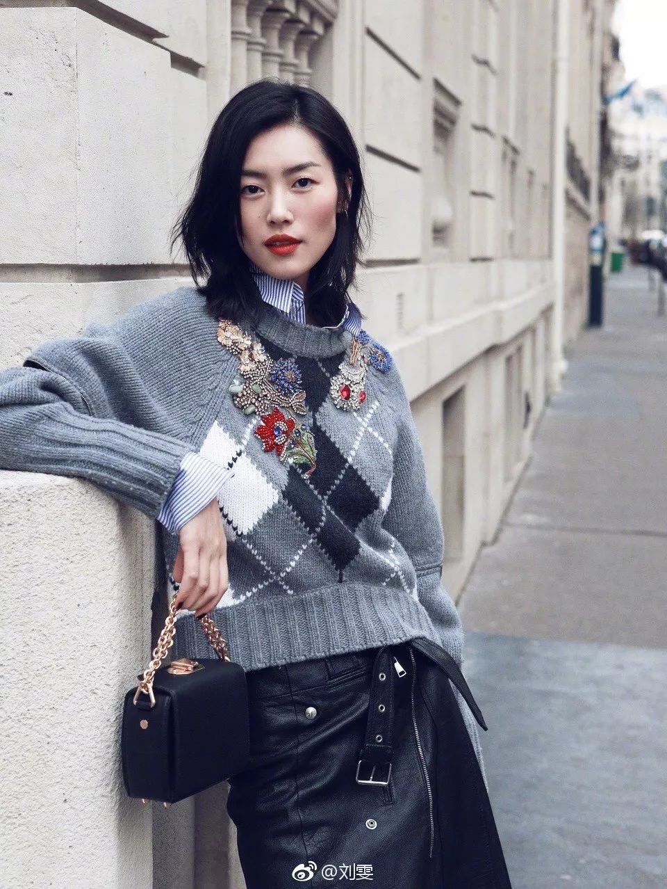 好看的格纹毛衣非常百搭好看,明星同款棋盘格开衫毛衣