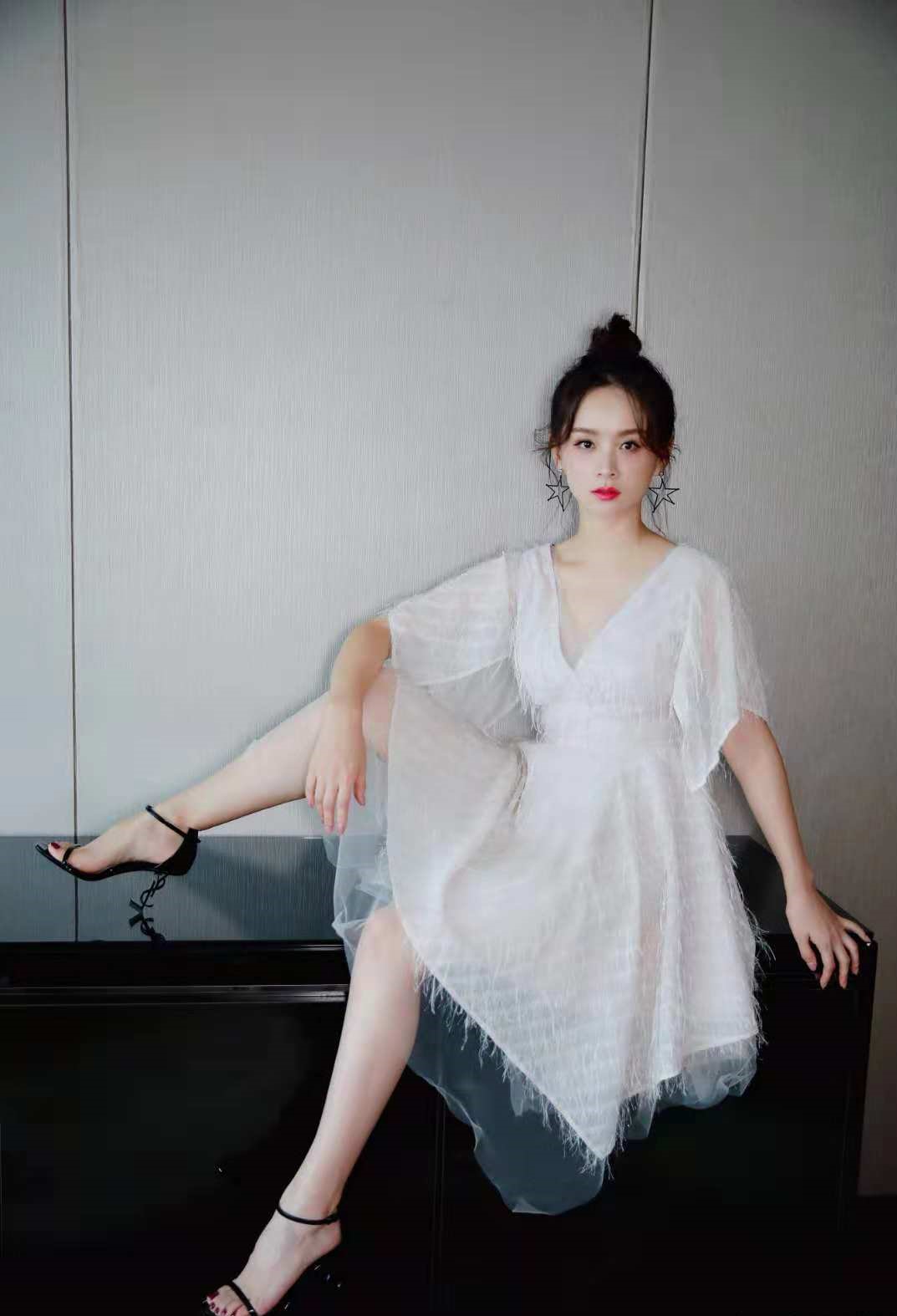 邓莎在zara买衣服,邓莎买衣服被当小偷后续