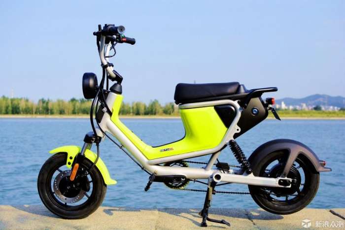 这才是真正的电动自行车,小牛评测特斯拉