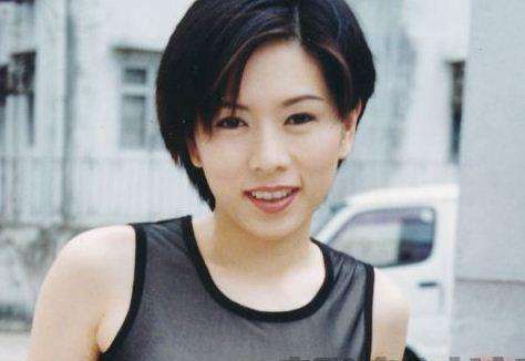 周星驰成名前辛酸经历,周星驰成名前的心酸历程