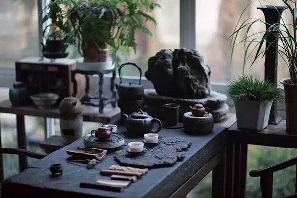 茶台上都摆些啥东西,茶桌上的基本物件