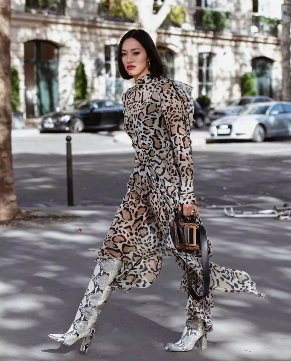 今年的靴子流行买短不买长,今年秋冬穿靴子就买这3种高级色