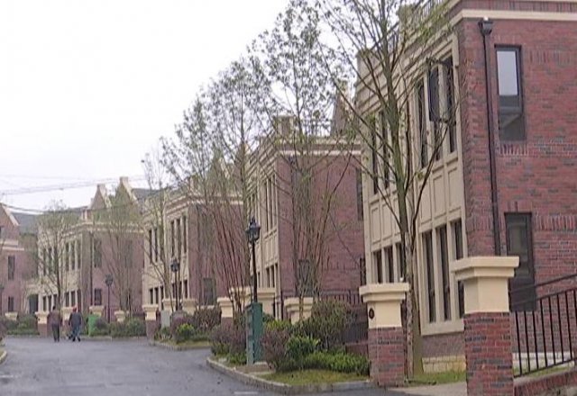 200万买的新房竟是歪楼,一两百万别墅