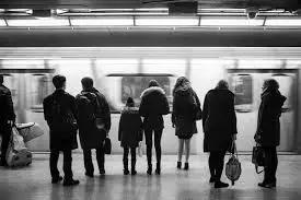 18岁中国留学生跃轨自杀，当场死亡！“我并没有想象的快乐”