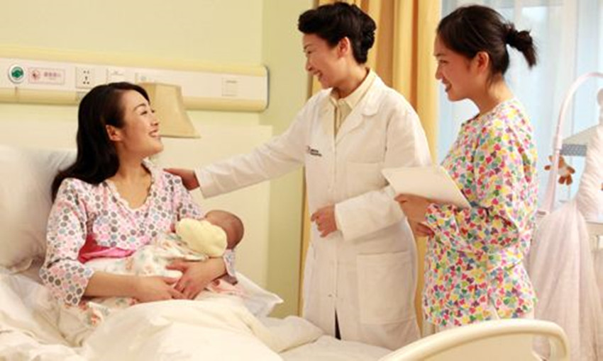 哺乳期乳房有白点应该抹点什么药,哺乳期乳房常见的问题有哪些