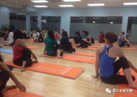 热气球降落到高校,热气球出校门