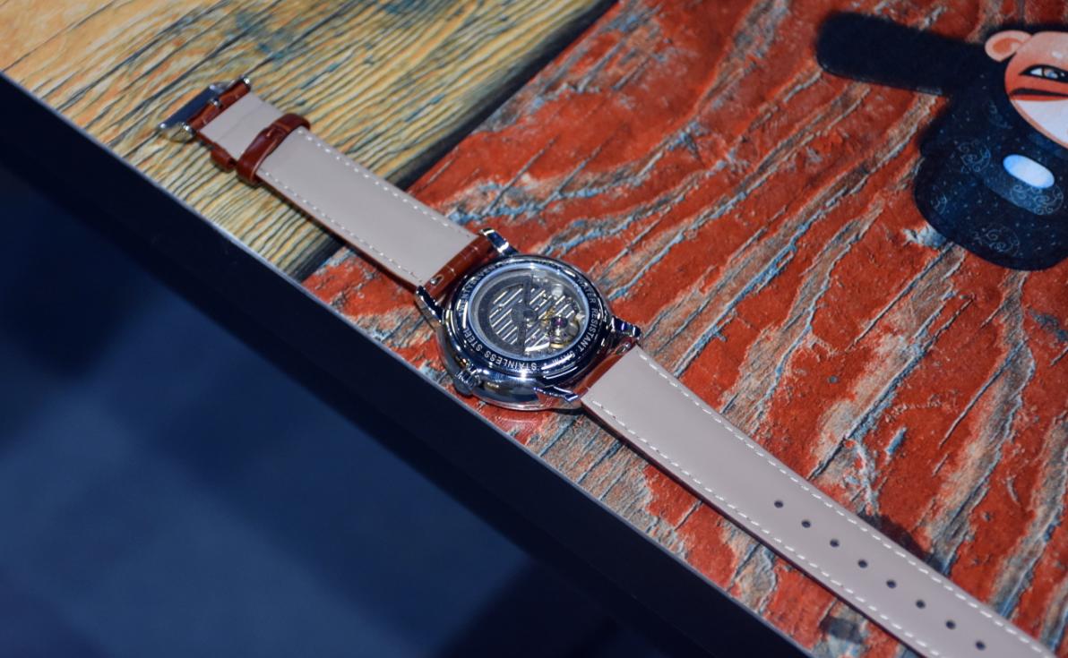 买了机械表又想买光动能,买了一块机械表不走了