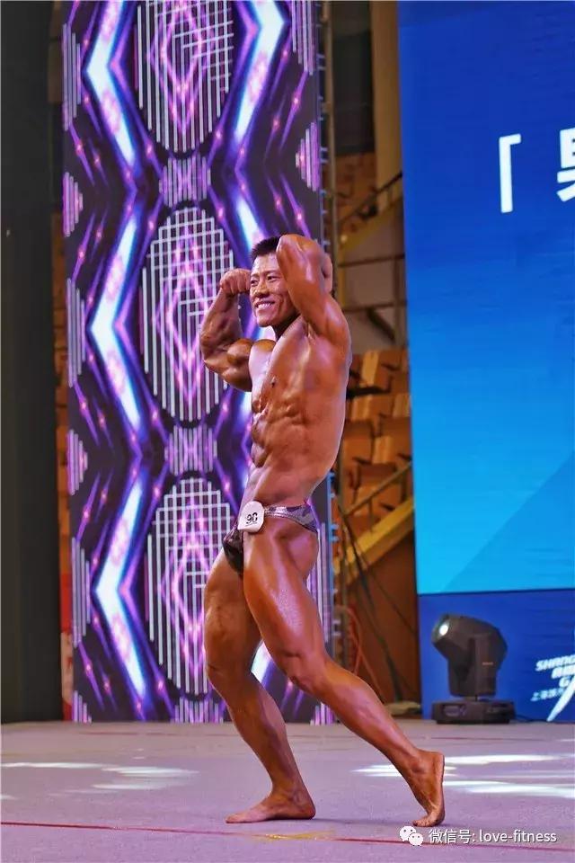 70kg卧推105kg深蹲140kg硬拉160kg,深蹲硬拉卧推共300公斤什么水平